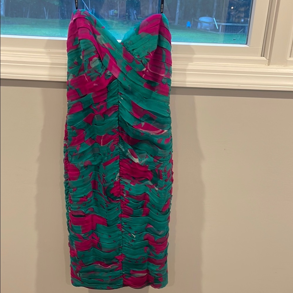 Tadashi Shoji Red and Green V-Neck Sheath Cocktail Dress